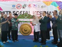 Ketum PB Mathla’ul Anwar Jazuli Juwaini Mebuka Baksos Kesehatan PB MA Bersama IDI Banten Yang Dihadiri Bupati Pandeglang, Berharap Hadirkan Generasi Sehat, Kuat, dan Hebat