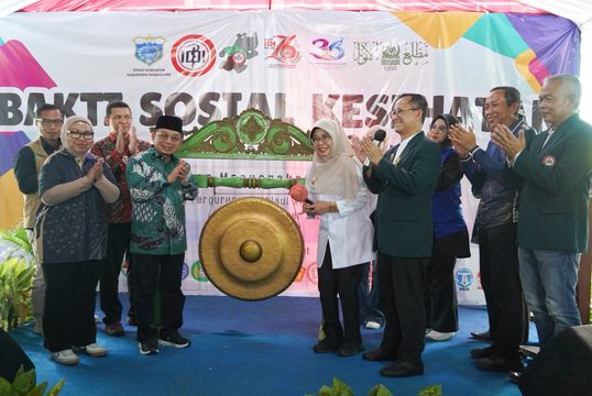 Ketum PB Mathla’ul Anwar Jazuli Juwaini Mebuka Baksos Kesehatan PB MA Bersama IDI Banten Yang Dihadiri Bupati Pandeglang, Berharap Hadirkan Generasi Sehat, Kuat, dan Hebat